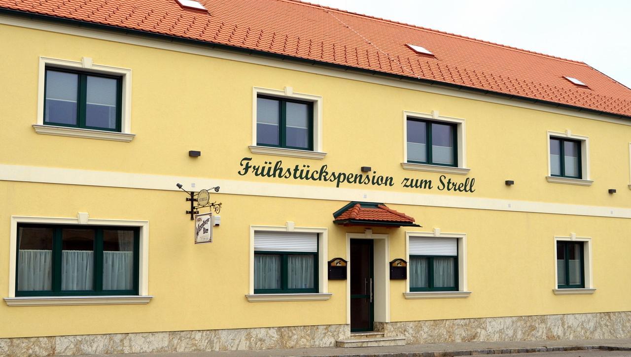 Pension Zum Strell Hollabrunn Esterno foto