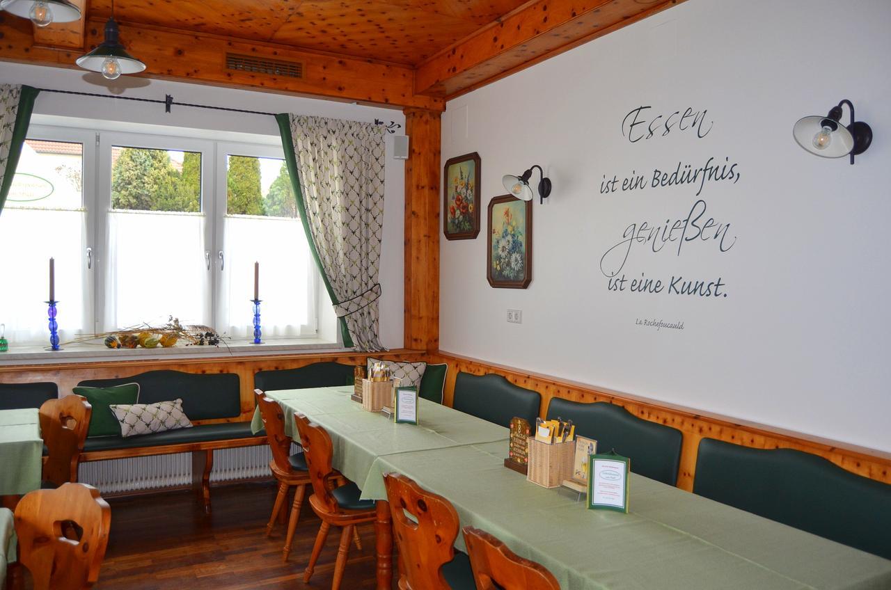 Pension Zum Strell Hollabrunn Esterno foto