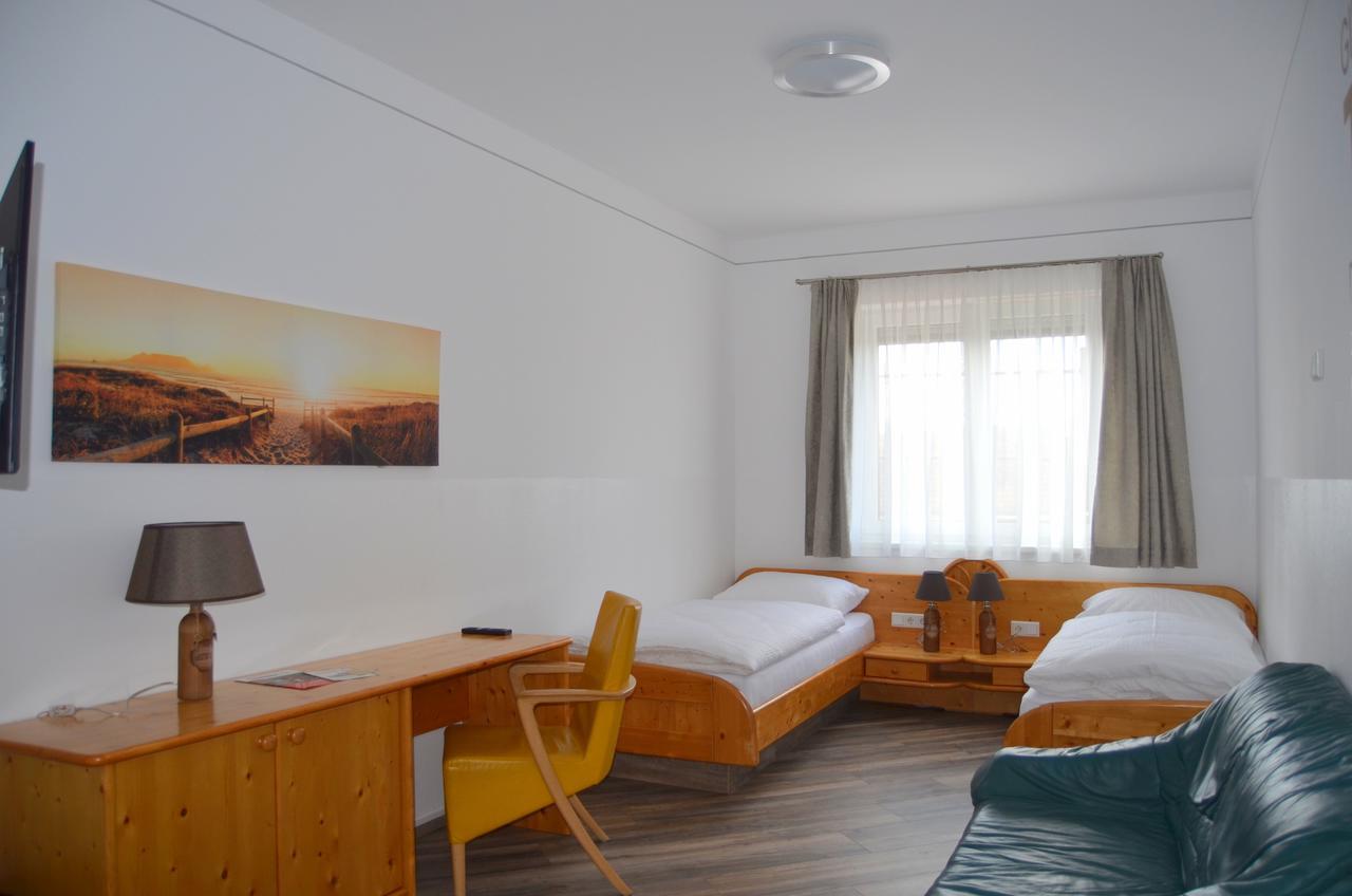Pension Zum Strell Hollabrunn Esterno foto