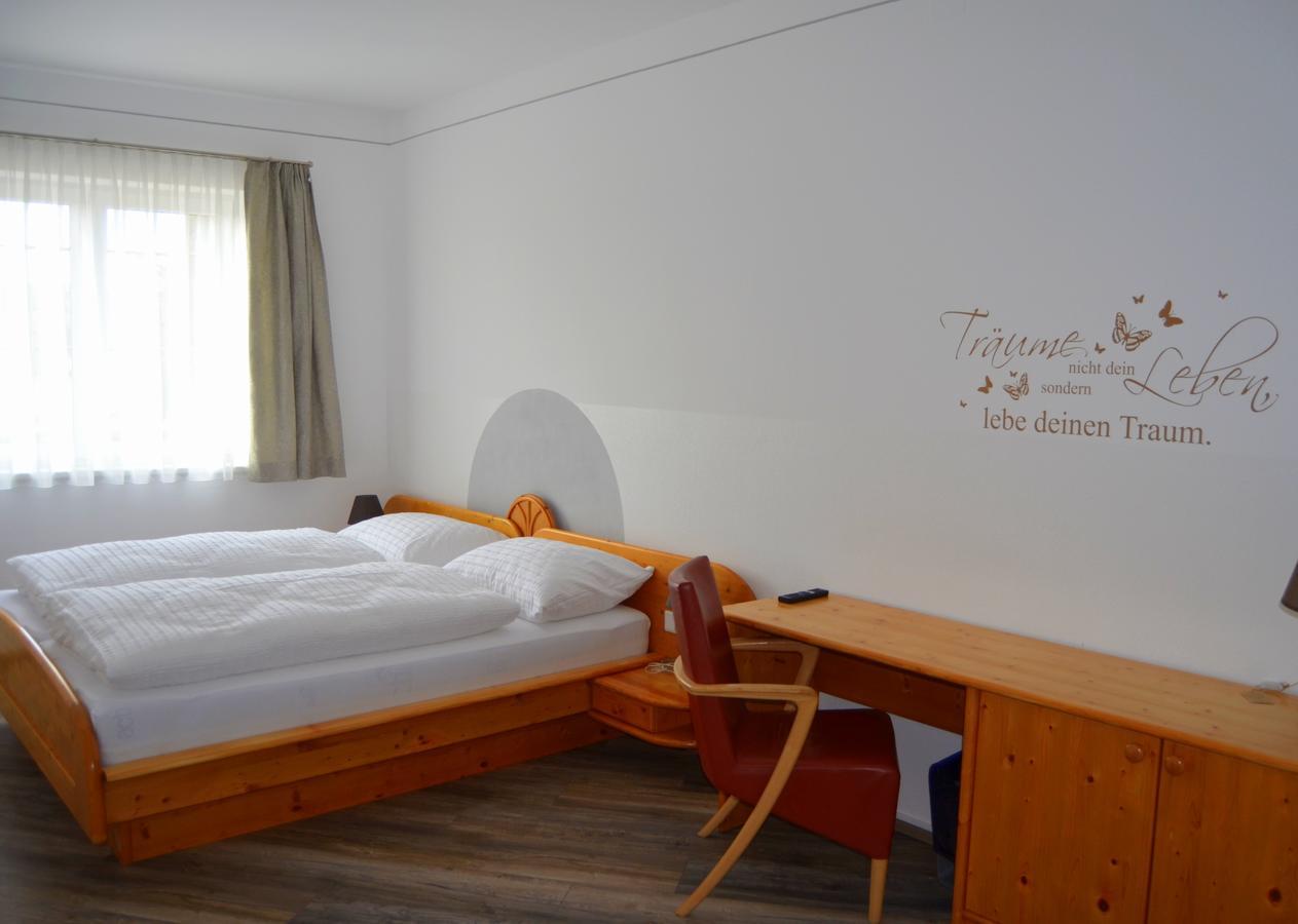 Pension Zum Strell Hollabrunn Esterno foto